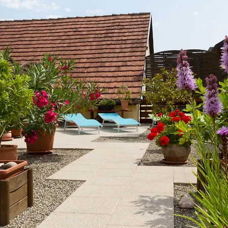 Tuniberg Restaurant Hotel 3*