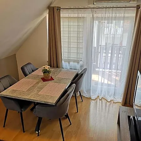 Tuniberg Restaurant 酒店
