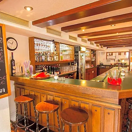 Tuniberg Restaurant 酒店