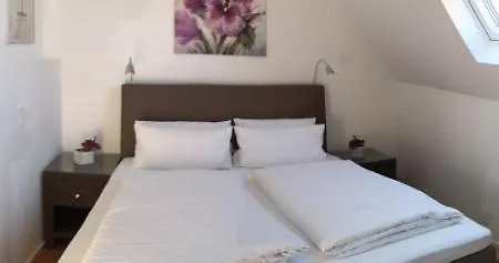 Tuniberg Restaurant Hotel 3*