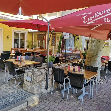 Tuniberg Restaurant 酒店