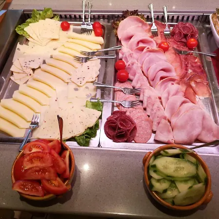 Tuniberg Restaurant 酒店 3*
