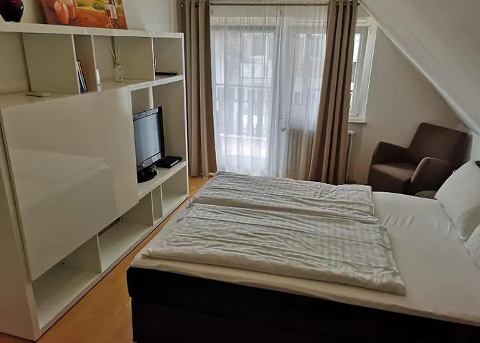 Tuniberg Restaurant Hotel 3*