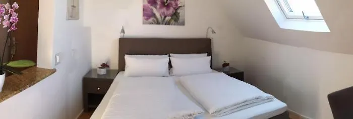 Tuniberg Restaurant Hotel 3*